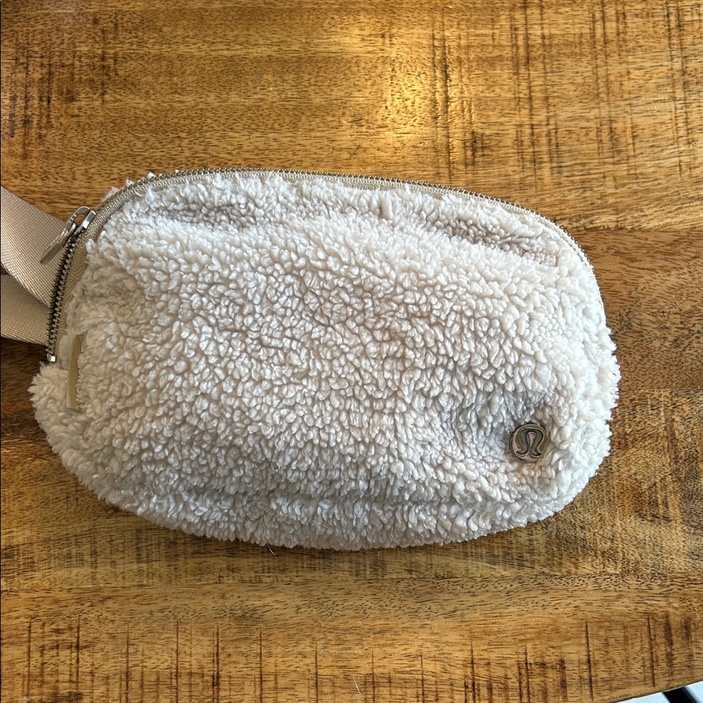 lululemon athletica Sherpa Belt Bag